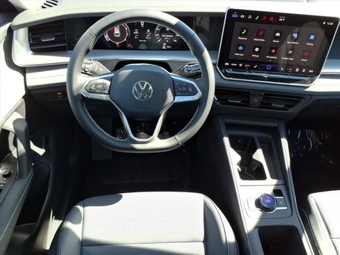 New 2026 Volkswagen Tiguan SE image 15