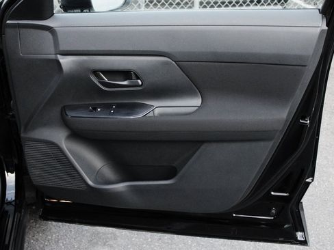 Certified 2025 Nissan Kicks S image 18