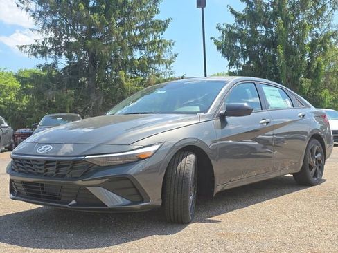 New 2026 Hyundai Elantra Sport FWD image 11
