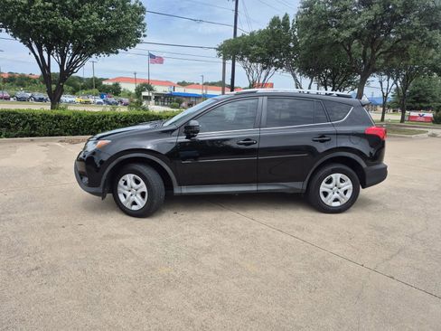Used 2014 Toyota RAV4 LE FWD image 2