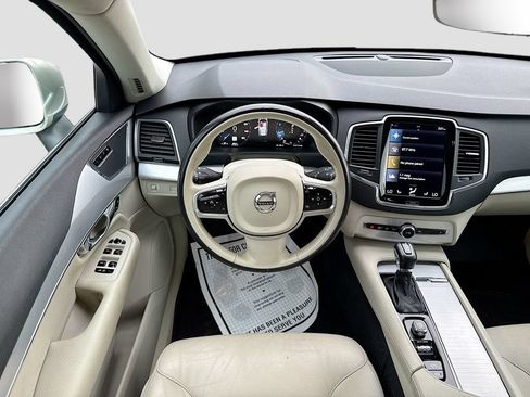 Used 2018 Volvo XC90 T6 Momentum w/ Convenience Package AWD/4WD image 17