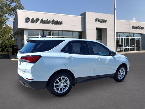 Used 2022 Chevrolet Equinox LS w/ LS Convenience Package AWD/4WD image 2