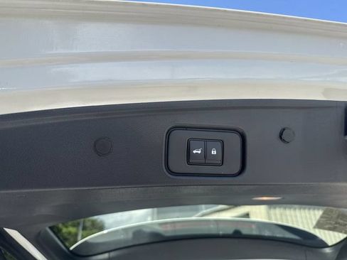Used 2024 Nissan Pathfinder SL w/ SL Premium Package FWD image 14