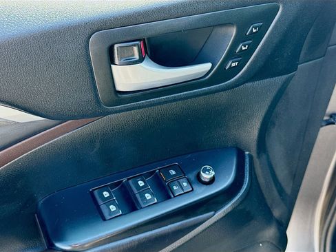 Used 2017 Toyota Highlander Limited image 24