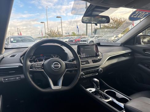 Certified 2025 Nissan Altima 2.5 SR image 11