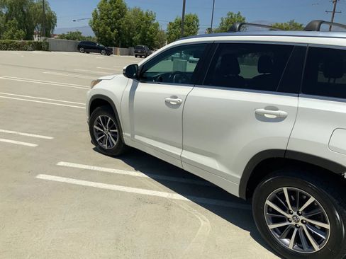 Used 2018 Toyota Highlander XLE FWD image 8