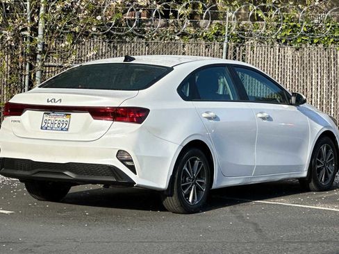 Used 2023 Kia Forte LXS w/ LXS Technology Package image 3