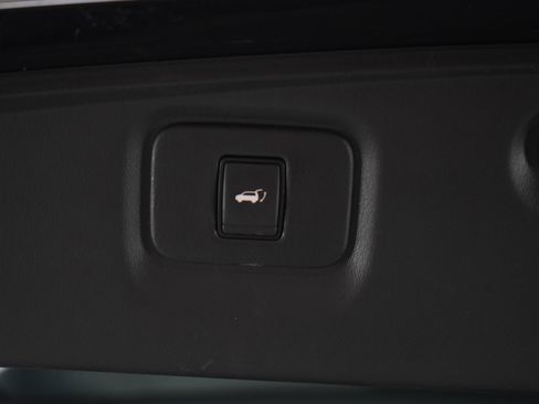 Used 2019 Nissan Pathfinder SL AWD/4WD image 18