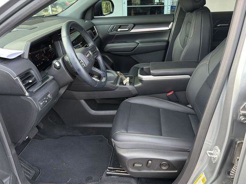 Used 2025 GMC Terrain Elevation w/ Elevation Premium Package AWD/4WD image 10