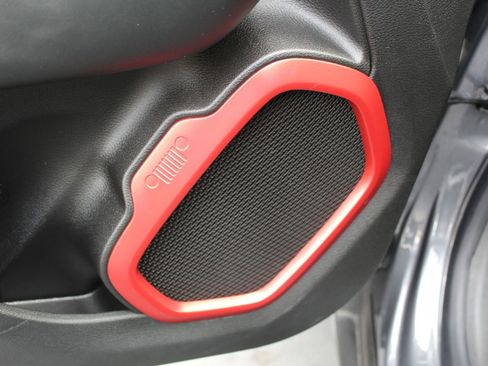 Used 2022 Jeep Renegade Trailhawk image 26