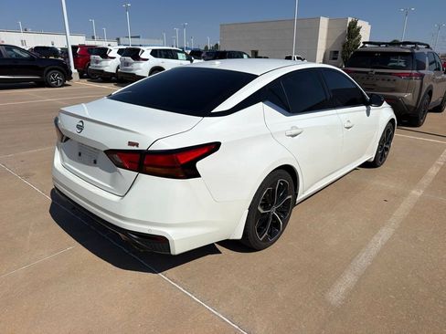 Used 2023 Nissan Altima 2.5 SR w/ SR Premium Package FWD image 4