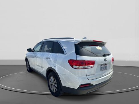 Used 2017 Kia Sorento LX image 7