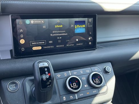 Used 2024 Land Rover Defender 110 X-Dynamic SE AWD/4WD image 24