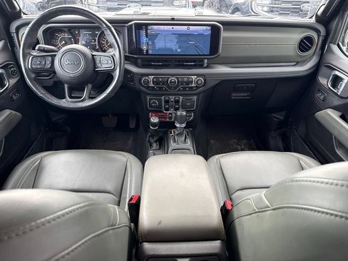 Used 2024 Jeep Gladiator Mojave AWD/4WD image 11