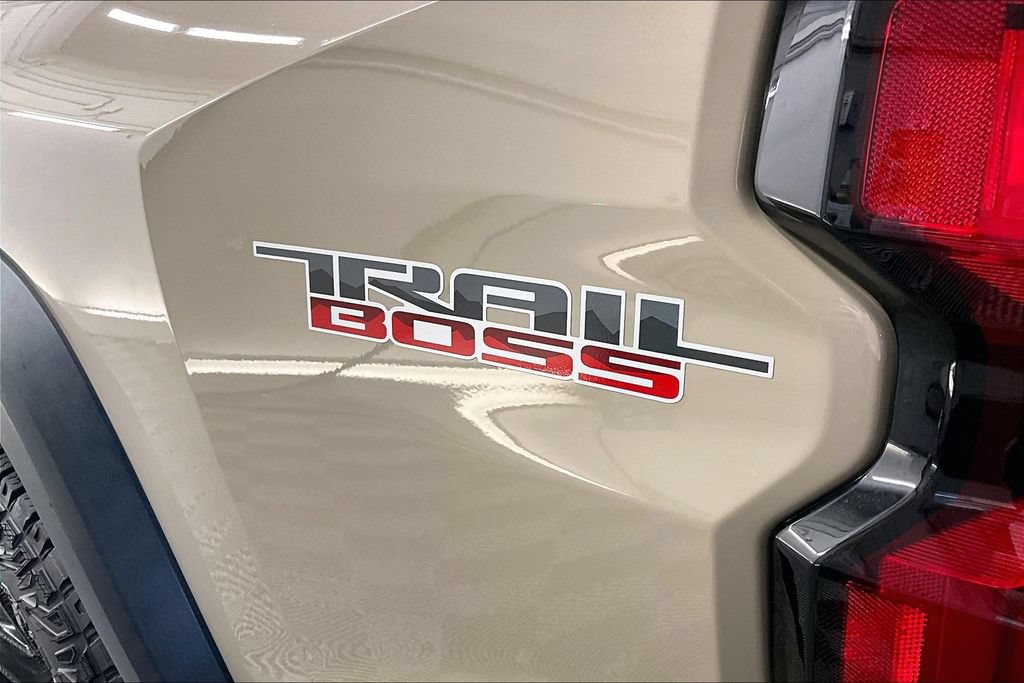 Used 2023 Chevrolet Colorado Trail Boss w/ Technology Package AWD/4WD image 7
