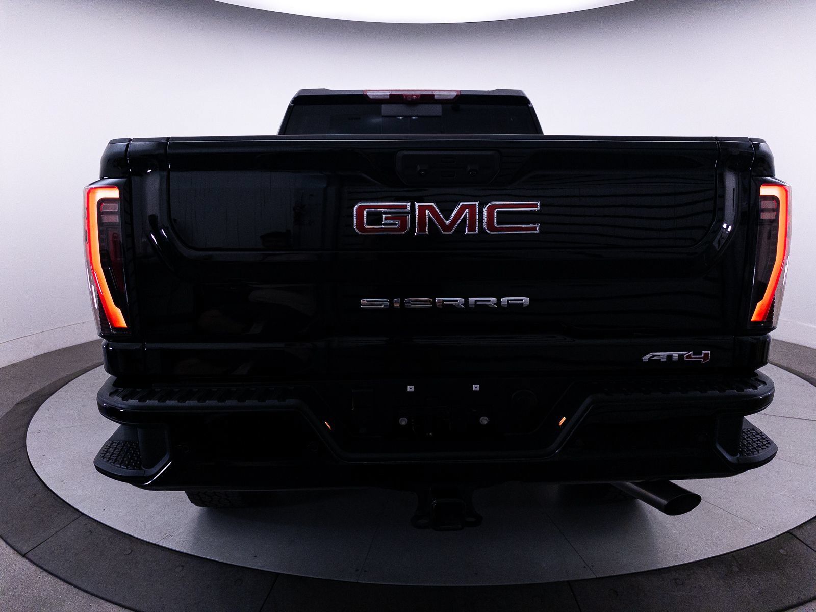 Used 2025 GMC Sierra 2500 AT4 w/ AT4 Premium Plus Package AWD/4WD image 19