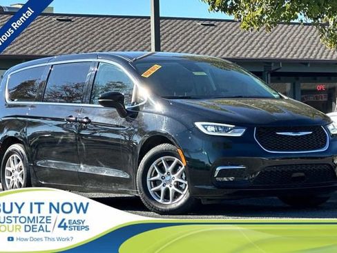 Used 2024 Chrysler Pacifica Touring-L image 1