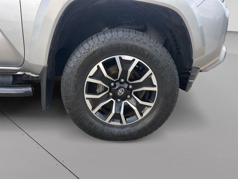 Used 2021 Toyota Tacoma TRD Sport w/ Technology Package AWD/4WD image 9