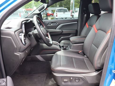 Used 2023 Chevrolet Colorado Z71 w/ Z71 Convenience Package 2 AWD/4WD image 4