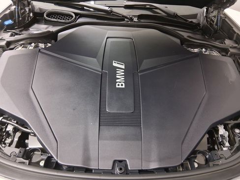 Certified 2023 BMW i7 xDrive60 AWD/4WD image 33