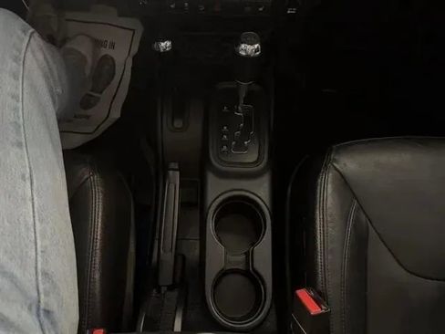 Used 2015 Jeep Wrangler Unlimited Sahara AWD/4WD image 35