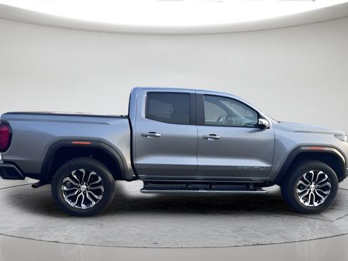 Used 2025 GMC Canyon Denali AWD/4WD image 3