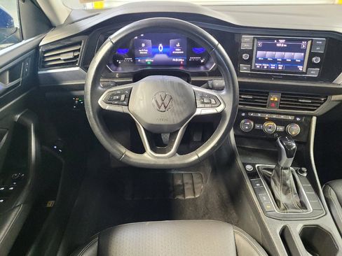 Used 2024 Volkswagen Jetta SE FWD image 22