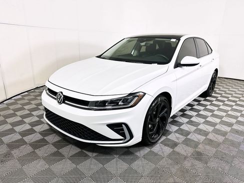 Used 2025 Volkswagen Jetta SE image 7