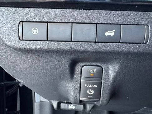 Used 2025 Nissan Murano SV AWD/4WD image 17