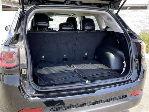 Used 2022 Jeep Compass Latitude FWD image 34