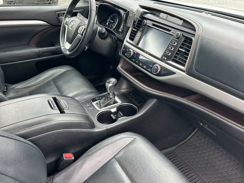 Used 2015 Toyota Highlander XLE FWD image 19