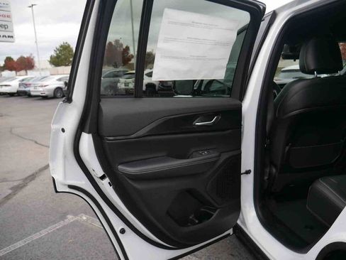 New 2025 Jeep Grand Cherokee Altitude image 12