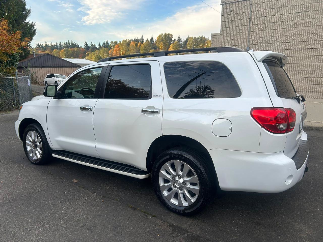 Used 2014 Toyota Sequoia Platinum w/ Preferred Accessory Package AWD/4WD image 7