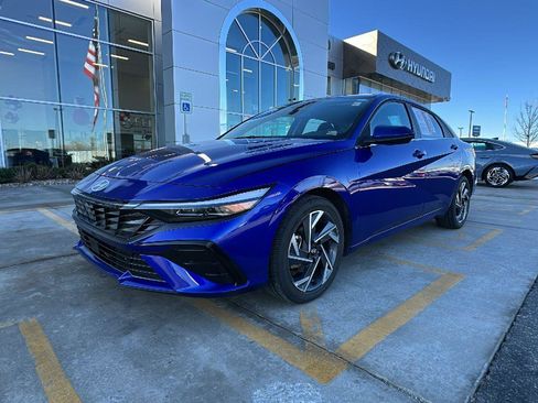 Certified 2025 Hyundai Elantra SEL image 1