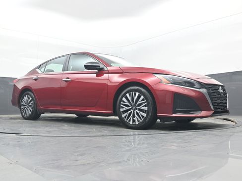 Used 2024 Nissan Altima 2.5 SV image 20