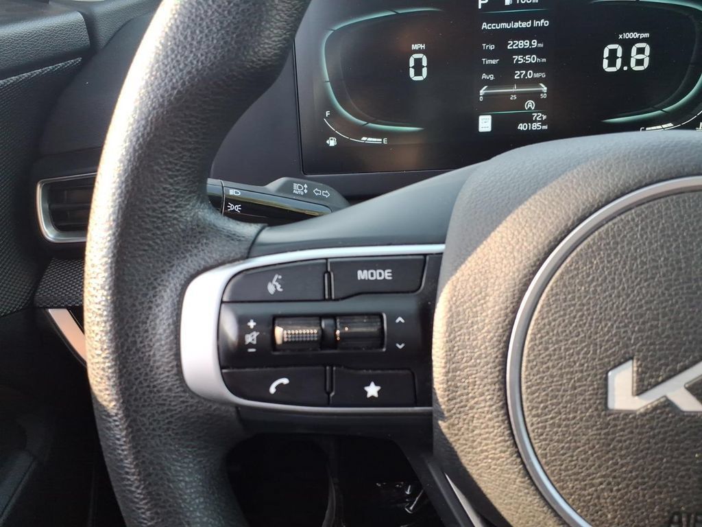 Used 2025 Kia Sportage LX AWD/4WD image 16