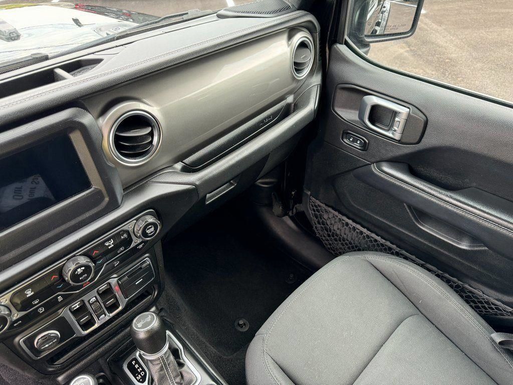 Used 2020 Jeep Wrangler Unlimited Sahara AWD/4WD image 31
