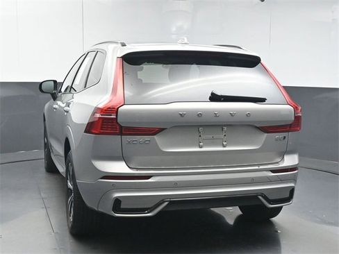 Used 2024 Volvo XC60 B5 Core w/ Protection Package Premier image 6