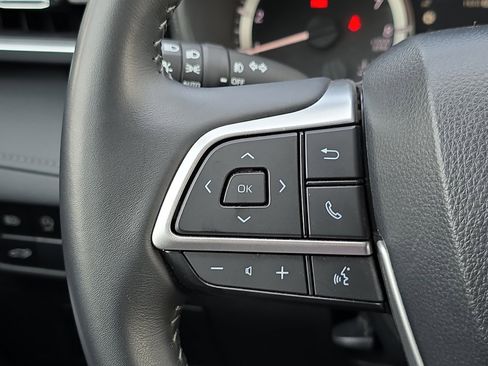 Used 2024 Toyota Highlander LE image 27