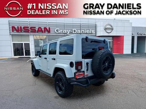 Used 2017 Jeep Wrangler Unlimited Sahara AWD/4WD image 5