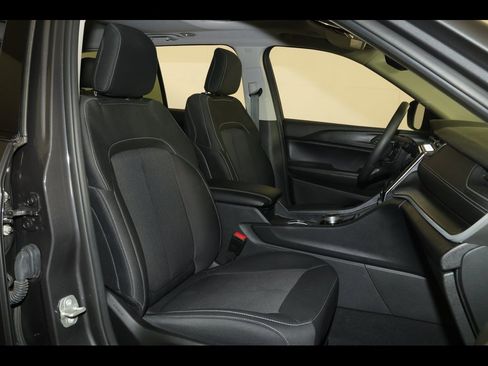 Used 2024 Jeep Grand Cherokee Laredo X w/ Luxury Tech Group I image 28