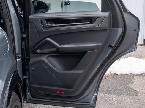New 2026 Porsche Cayenne GTS image 37