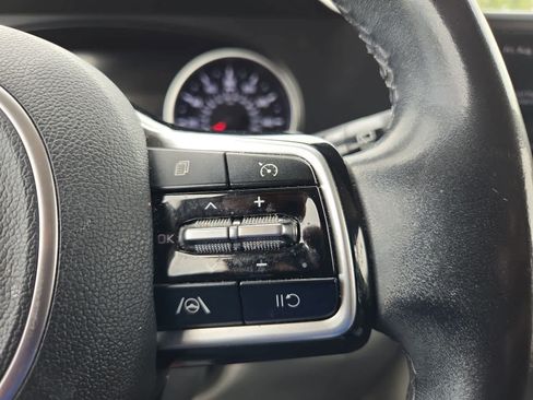 Used 2022 Kia Carnival LX FWD image 22