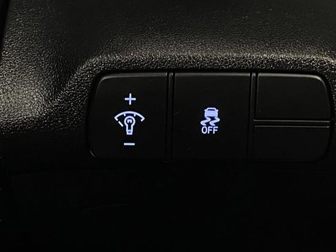 Certified 2025 Hyundai Elantra SEL image 13