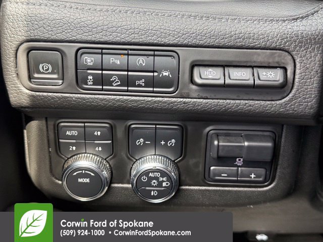 Used 2023 GMC Yukon XL Denali w/ Advanced Technology Package AWD/4WD image 29
