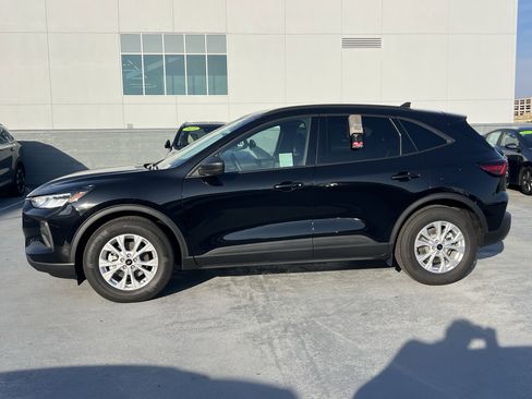 Used 2025 Ford Escape Active w/ Active Premium Tech Pack image 3