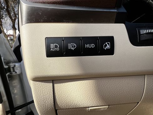 Used 2021 Lexus LX 570 4WD w/ 3rd Row & Luxury Pkg image 15