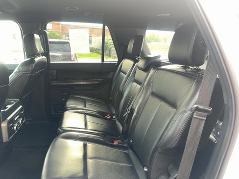 Used 2019 Ford Expedition XLT w/ Equipment Group 202A AWD/4WD image 13