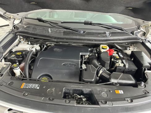 Used 2016 Ford Explorer XLT w/ Equipment Group 202A AWD/4WD image 26