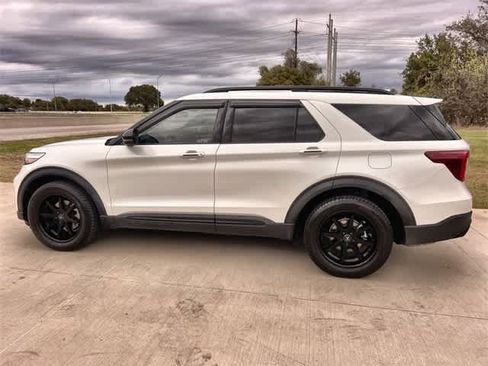 Used 2020 Ford Explorer ST w/ Premium Technology Package image 4